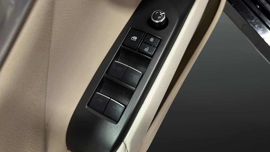 2023 Toyota Camry Hybrid XLE