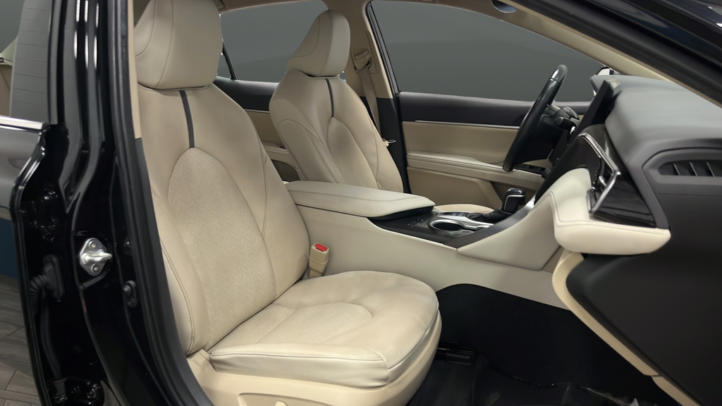 2023 Toyota Camry Hybrid XLE