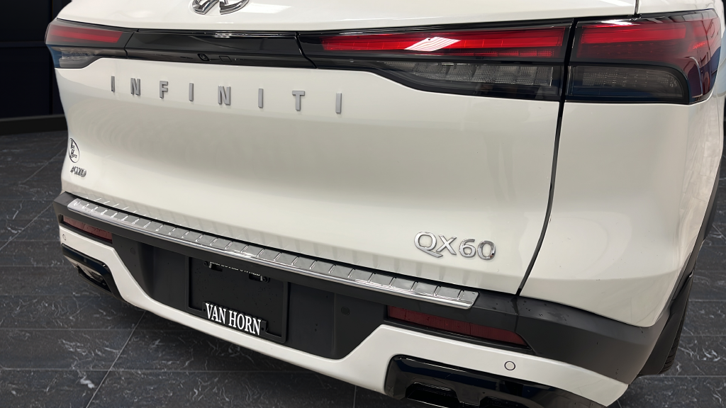2023 INFINITI QX60 LUXE