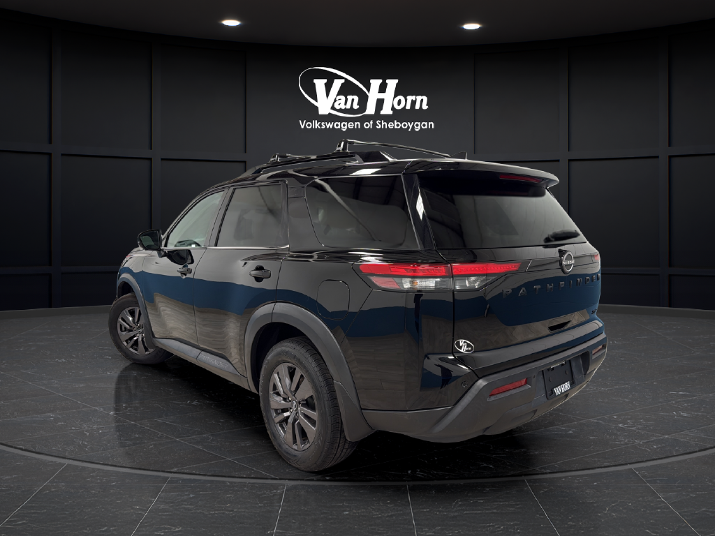 2022 Nissan Pathfinder SV
