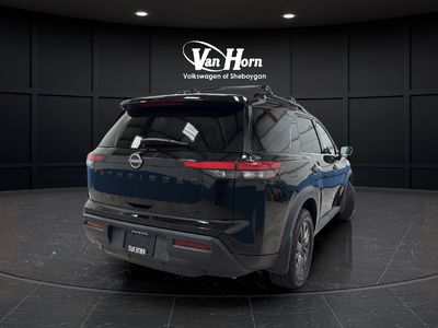 2022 Nissan Pathfinder SV