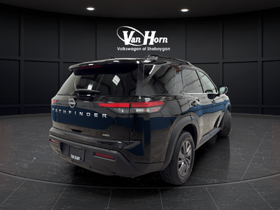 2025 Nissan Pathfinder SV