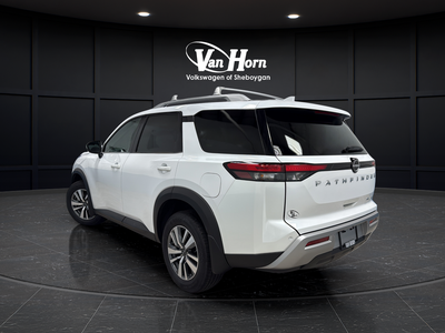 2025 Nissan Pathfinder SL