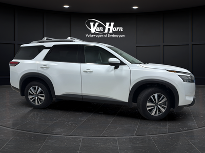 2025 Nissan Pathfinder SL