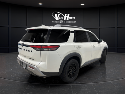 2023 Nissan Pathfinder SL