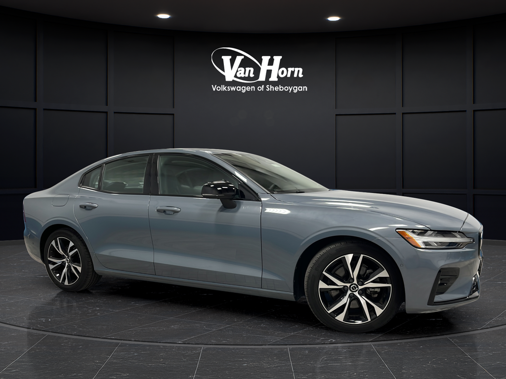 2024 Volvo S60 B5 Plus Dark Theme
