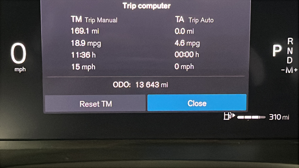 2024 Volvo S60 B5 Plus Dark Theme