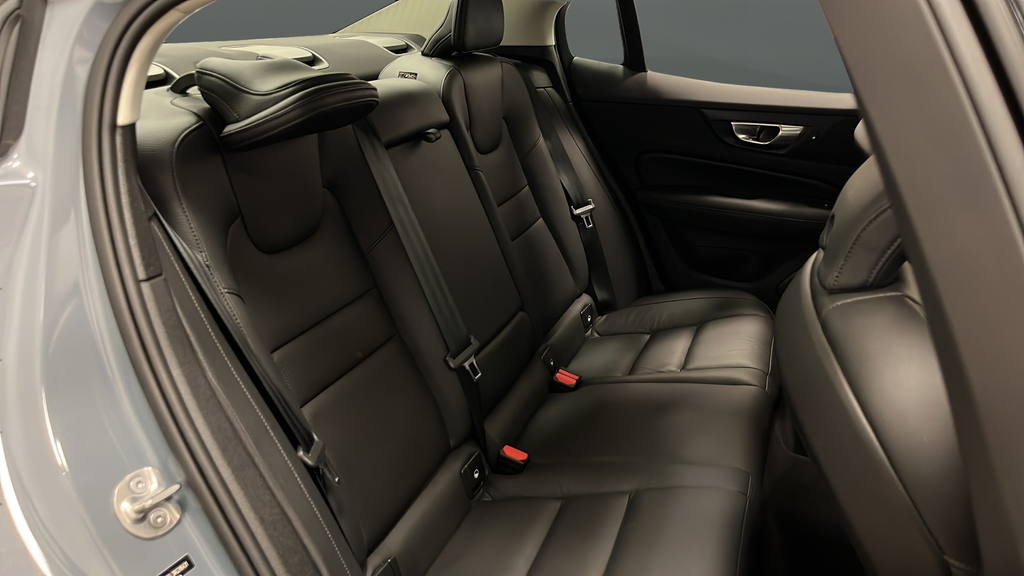 2024 Volvo S60 B5 Plus Dark Theme