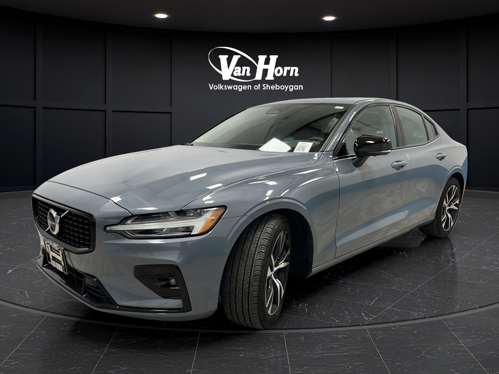 2024 Volvo S60 B5 Plus Dark Theme