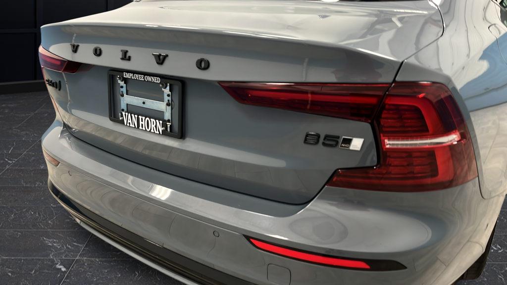 2024 Volvo S60 B5 Plus Dark Theme