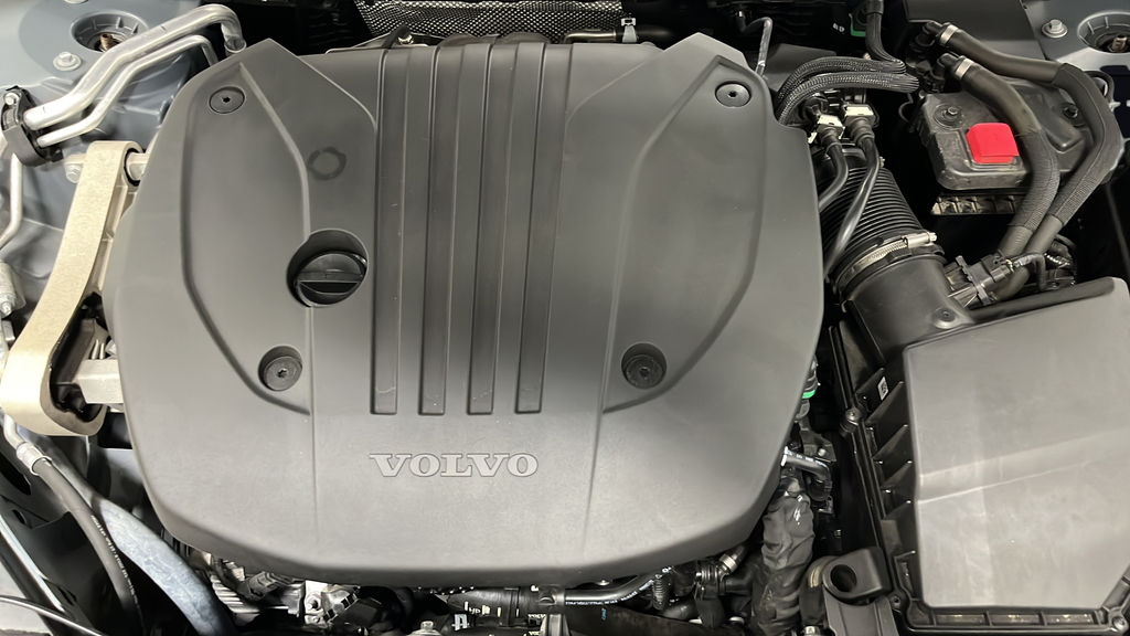 2024 Volvo S60 B5 Plus Dark Theme