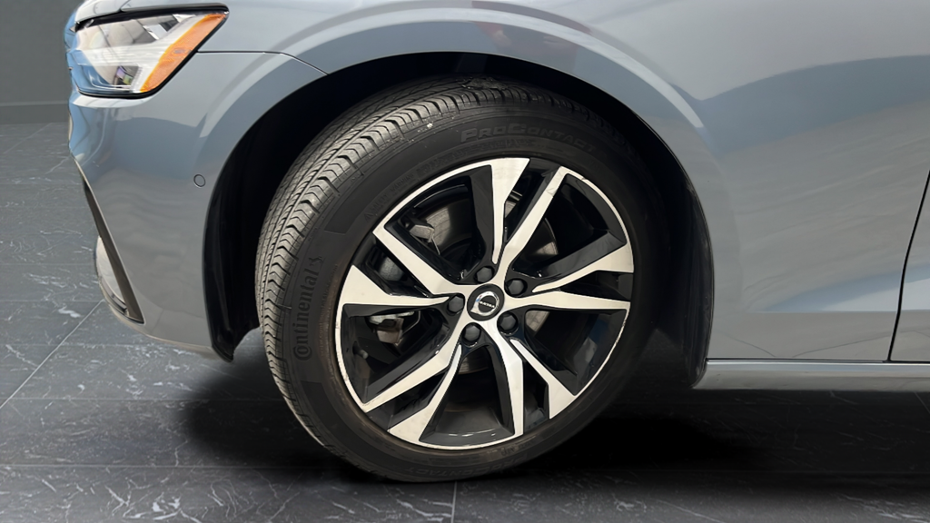 2024 Volvo S60 B5 Plus Dark Theme