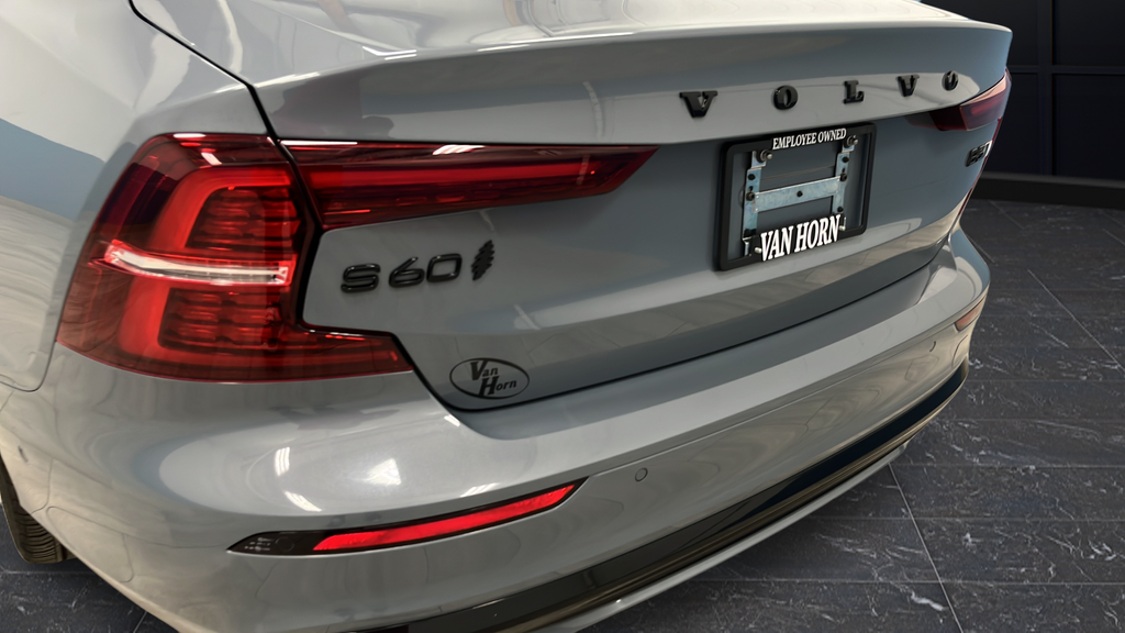 2024 Volvo S60 B5 Plus Dark Theme