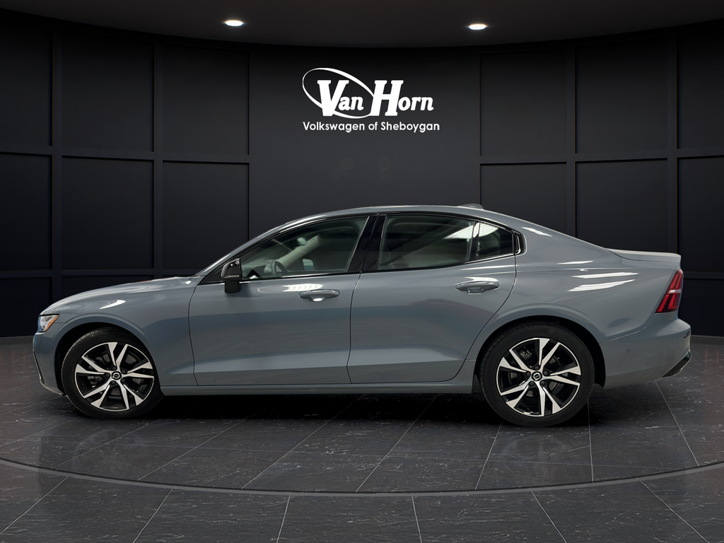 2024 Volvo S60 B5 Plus Dark Theme