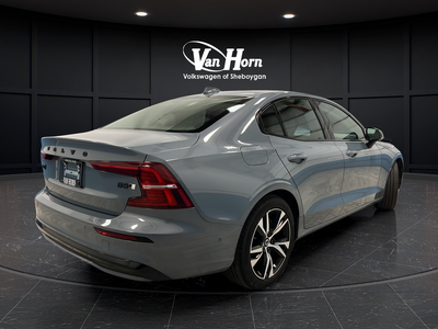 2024 Volvo S60 B5 Plus Dark Theme