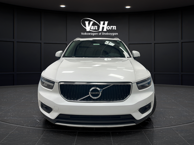 2022 Volvo XC40 Momentum