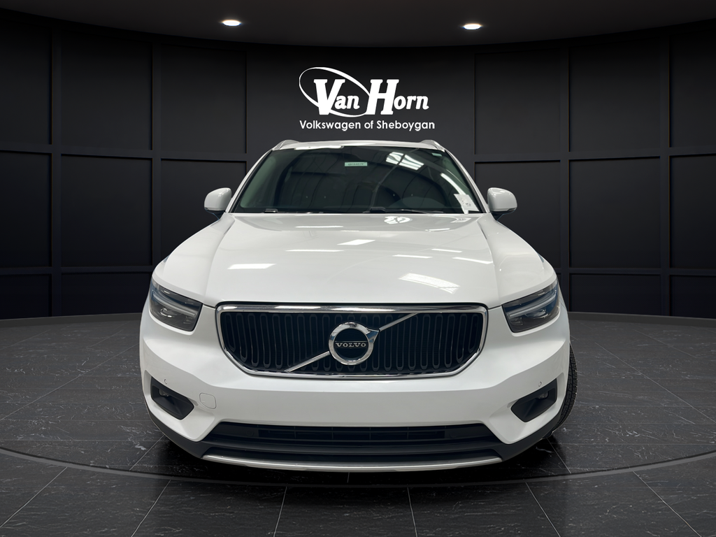 2022 Volvo XC40 Momentum