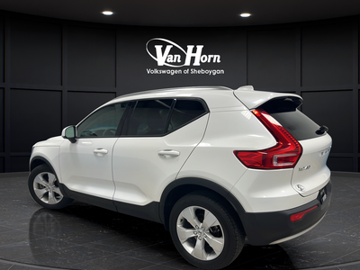 2022 Volvo XC40 Momentum