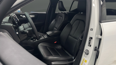 2022 Volvo XC40 Momentum