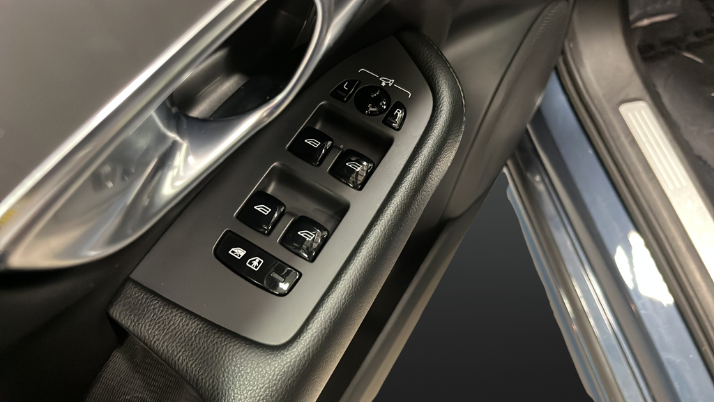 2023 Volvo XC90 B5 Core