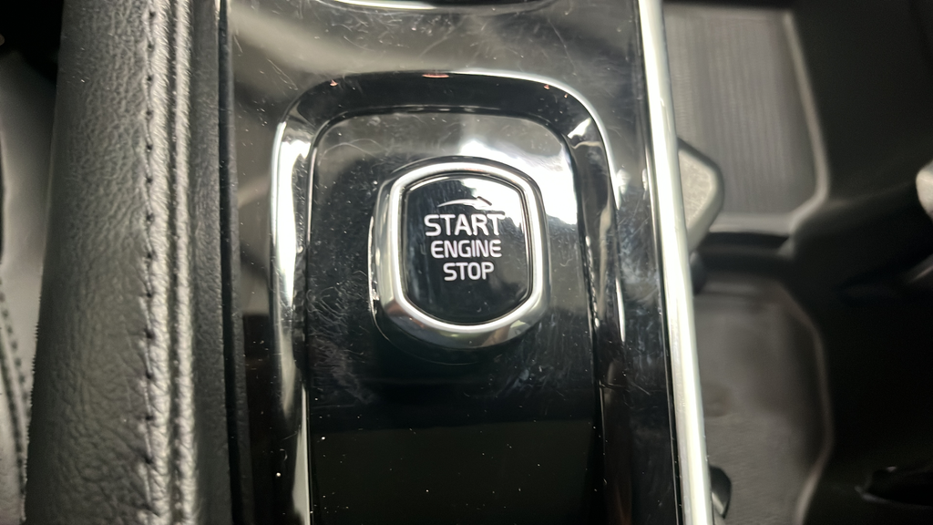 2023 Volvo XC90 B5 Core