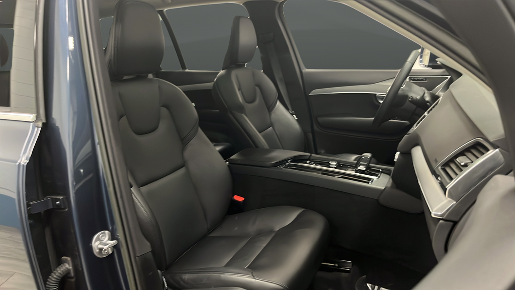 2023 Volvo XC90 B5 Core