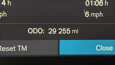 2023 Volvo XC40 B5 Plus Dark Theme