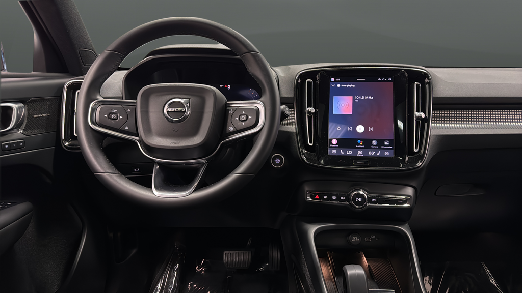 2023 Volvo XC40 B5 Plus Dark Theme