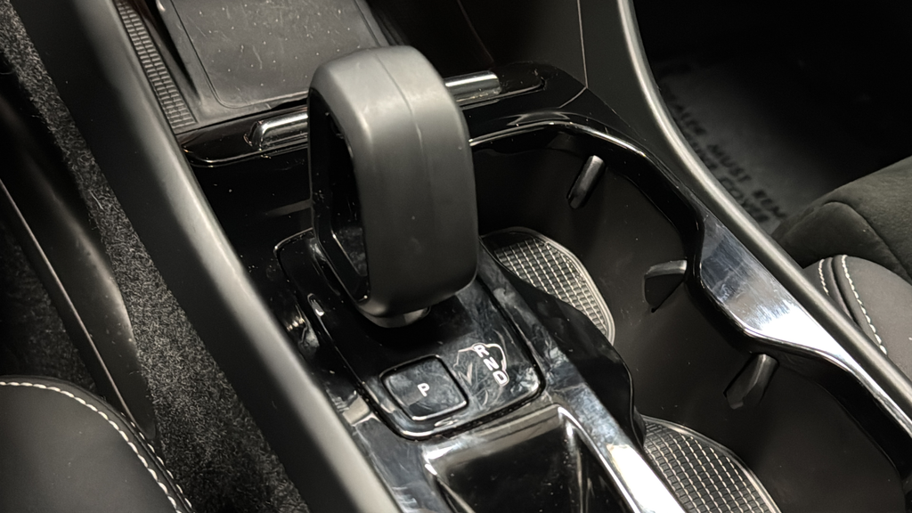 2023 Volvo XC40 B5 Plus Dark Theme