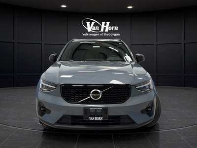2023 Volvo XC40 B5 Plus Dark Theme