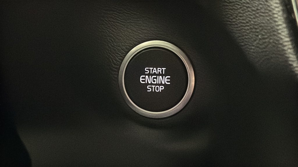 2023 Volvo XC40 B5 Plus Dark Theme