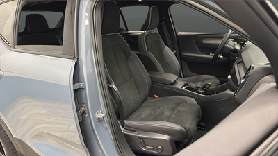 2023 Volvo XC40 B5 Plus Dark Theme