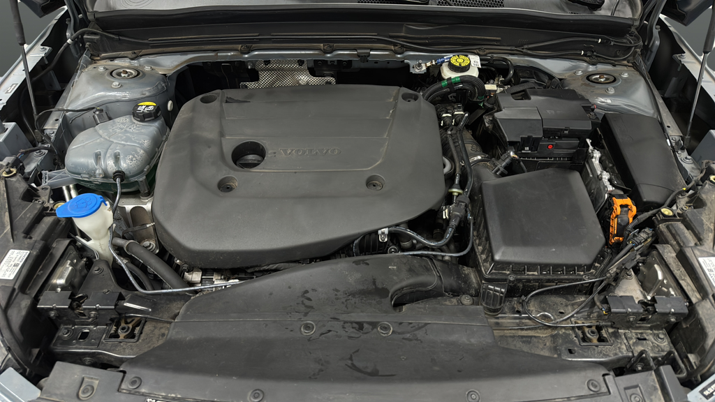 2023 Volvo XC40 B5 Plus Dark Theme
