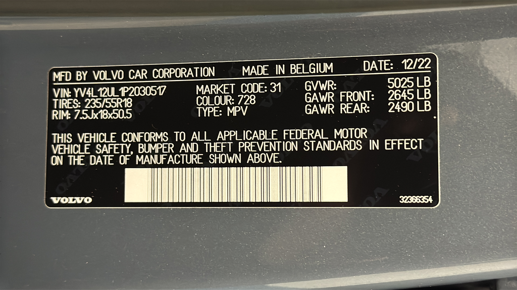 2023 Volvo XC40 B5 Plus Dark Theme
