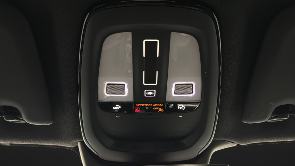 2023 Volvo XC40 B5 Plus Dark Theme