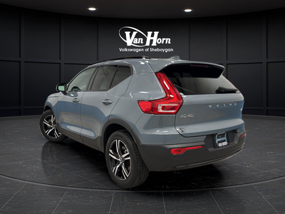 2023 Volvo XC40 B5 Plus Dark Theme