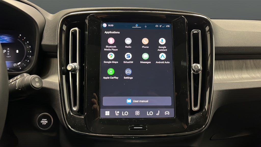 2023 Volvo XC40 B5 Plus Bright Theme