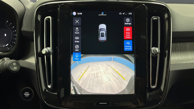 2023 Volvo XC40 B5 Plus Bright Theme