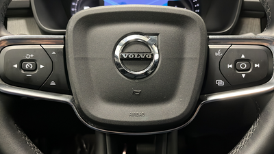 2023 Volvo XC40 B5 Plus Bright Theme