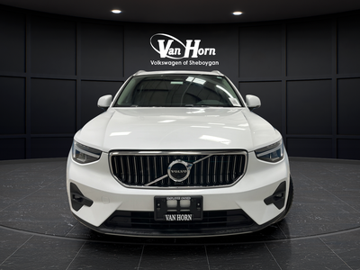 2023 Volvo XC40 B5 Plus Bright Theme