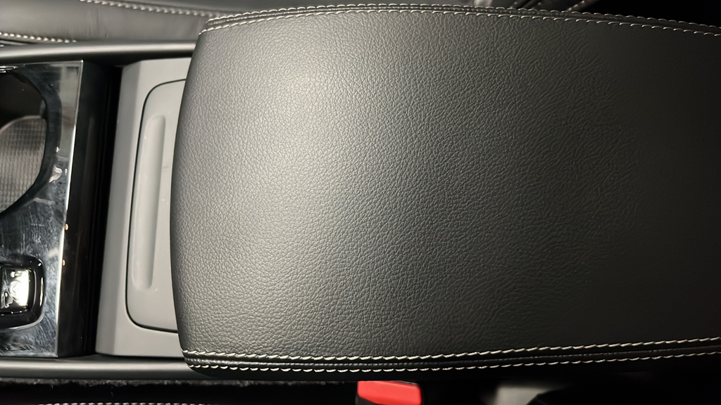 2023 Volvo XC40 B5 Plus Bright Theme