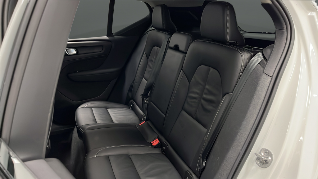 2023 Volvo XC40 B5 Plus Bright Theme