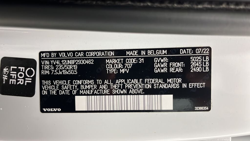 2023 Volvo XC40 B5 Plus Bright Theme