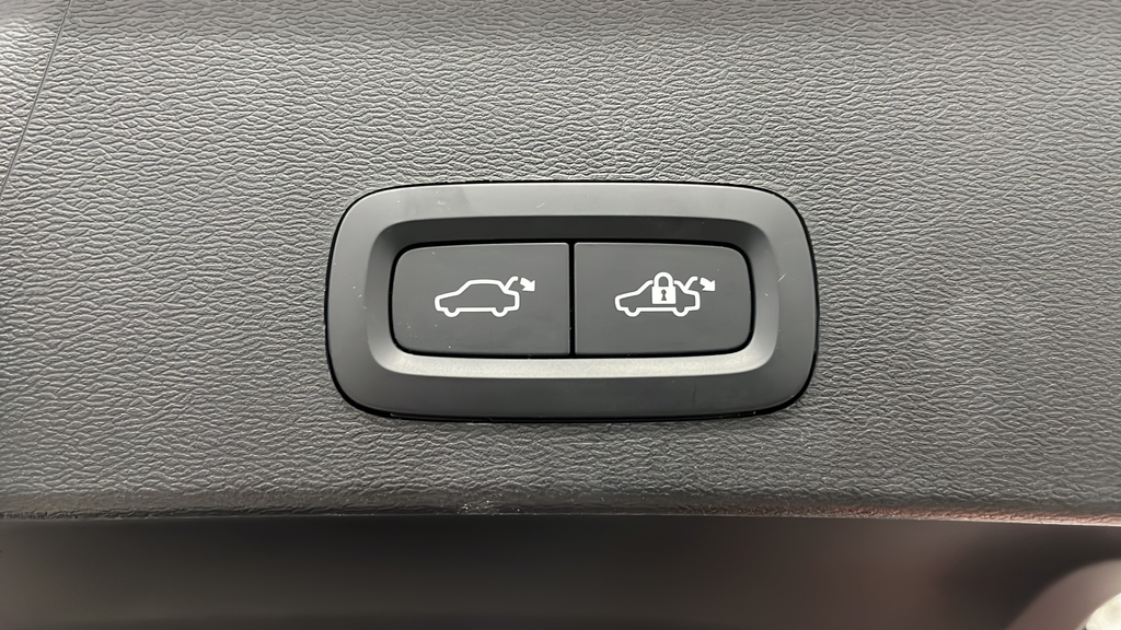 2023 Volvo XC40 B5 Plus Bright Theme
