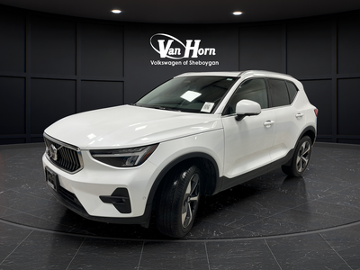 2023 Volvo XC40 B5 Plus Bright Theme