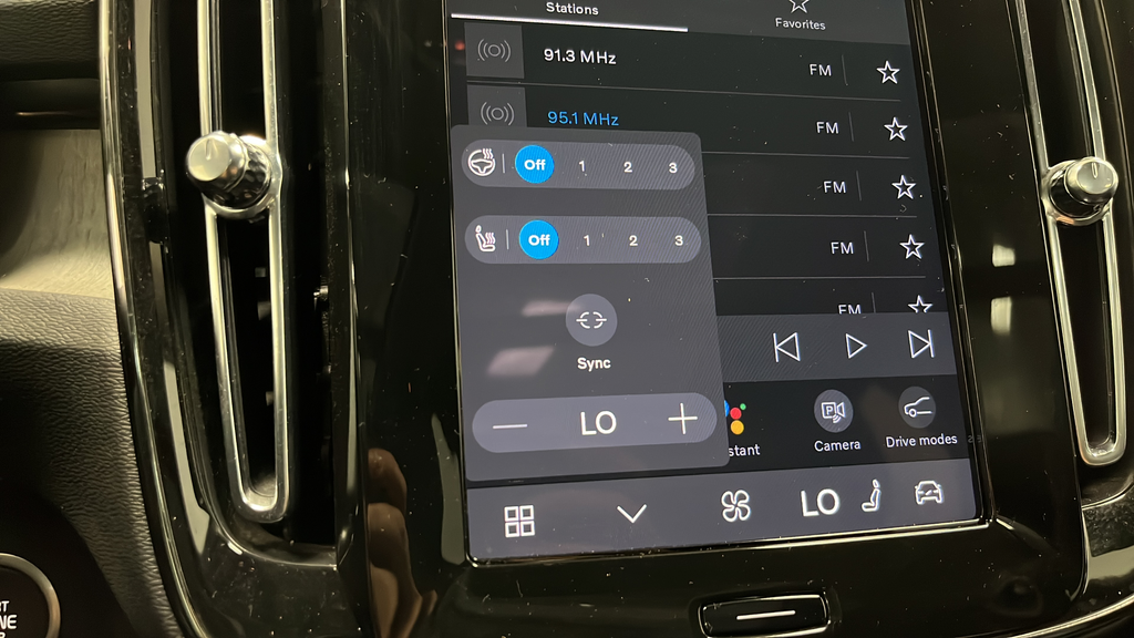 2023 Volvo XC40 B5 Plus Bright Theme