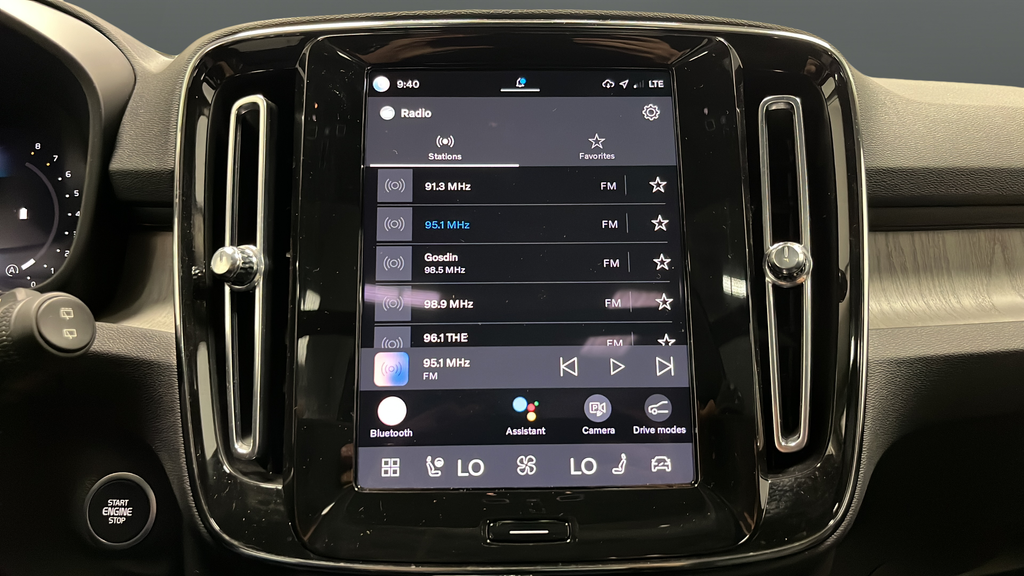2023 Volvo XC40 B5 Plus Bright Theme
