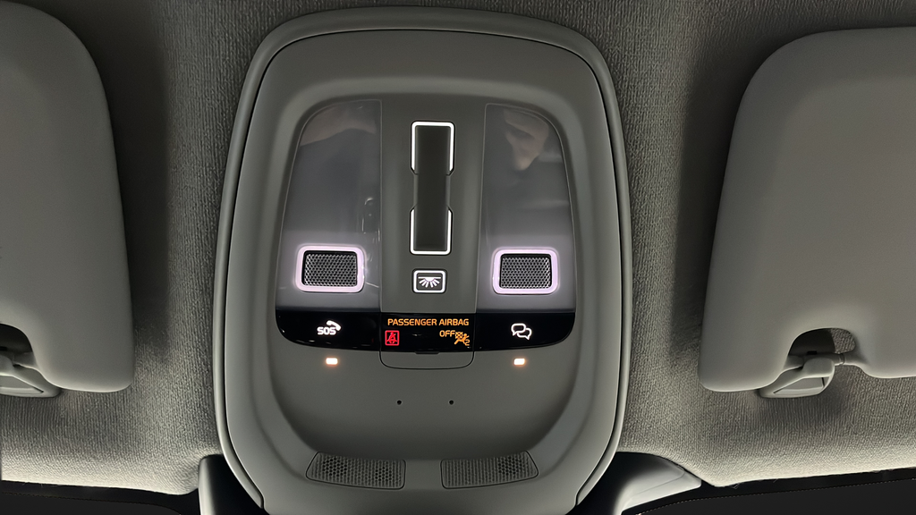 2023 Volvo XC40 B5 Plus Bright Theme