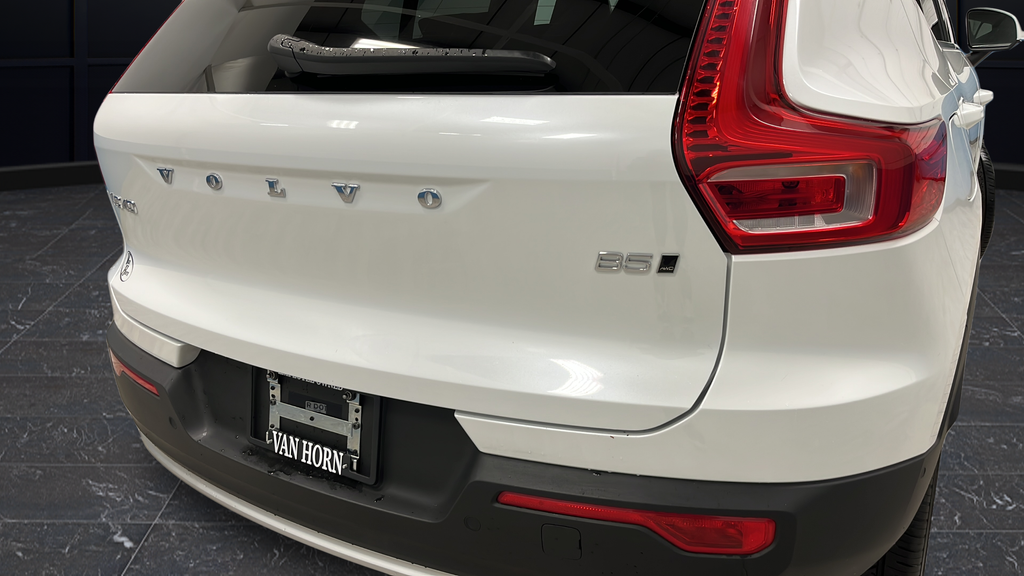 2023 Volvo XC40 B5 Plus Bright Theme