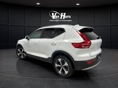 2023 Volvo XC40 B5 Plus Bright Theme